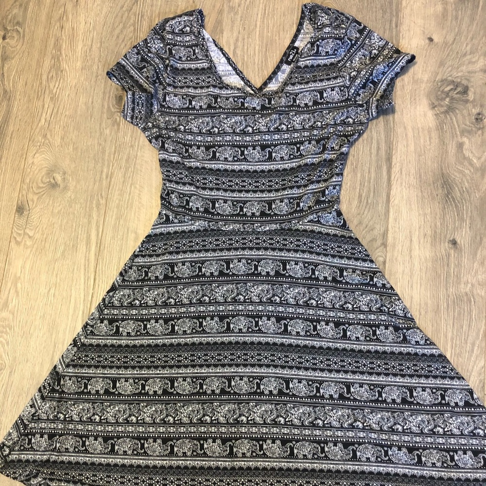 Rue 21 short sleeve pattern dress